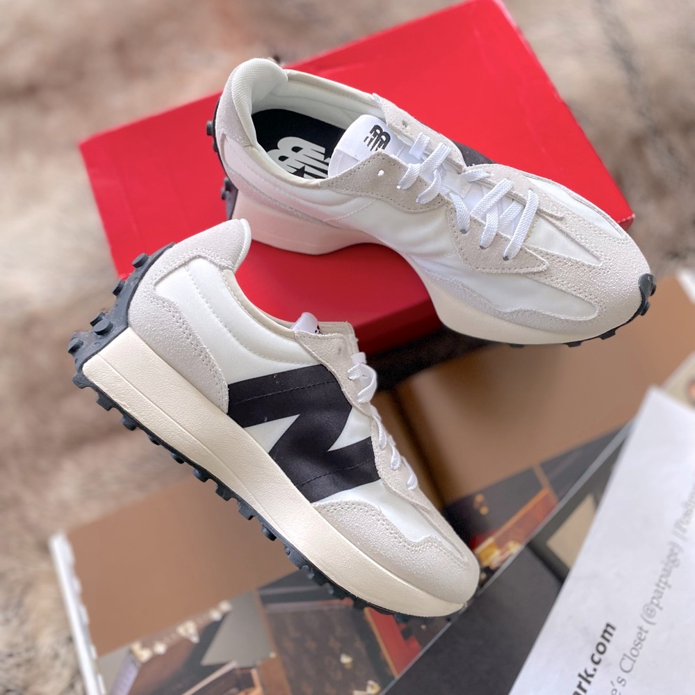 New Balance 327 Sneakers